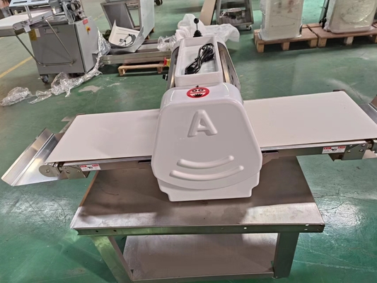 370mm 롤러 반죽 압축 기계 레스토랑 1단계 0.4KW 전력 2.5kg 롤링 무게