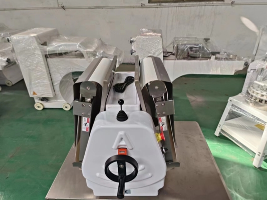 전기 반죽 압축 요리 장비 / 패스트 푸드 주방 장비 370mm 롤러 0.4KW 전력