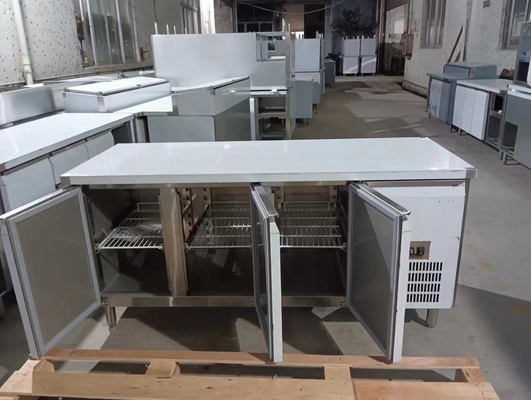 산업용 냉장장고 3도어 냉장고 공기 냉장 220-240V 전압 2~8.C 온도 범위